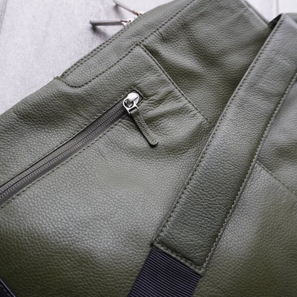 Moleskine Classic Device Bag Backpack – Green – Excellent Condition - Picture 15 of 16